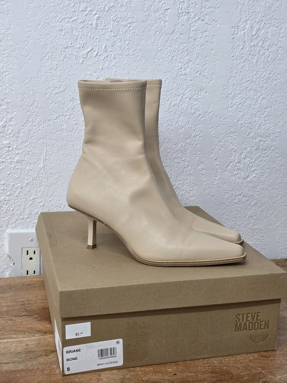 Steve Madden Briane Bone Leather Pointed Toe Ankle Boots